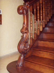 Різьблені елементи для декорування дерев’яних сходів